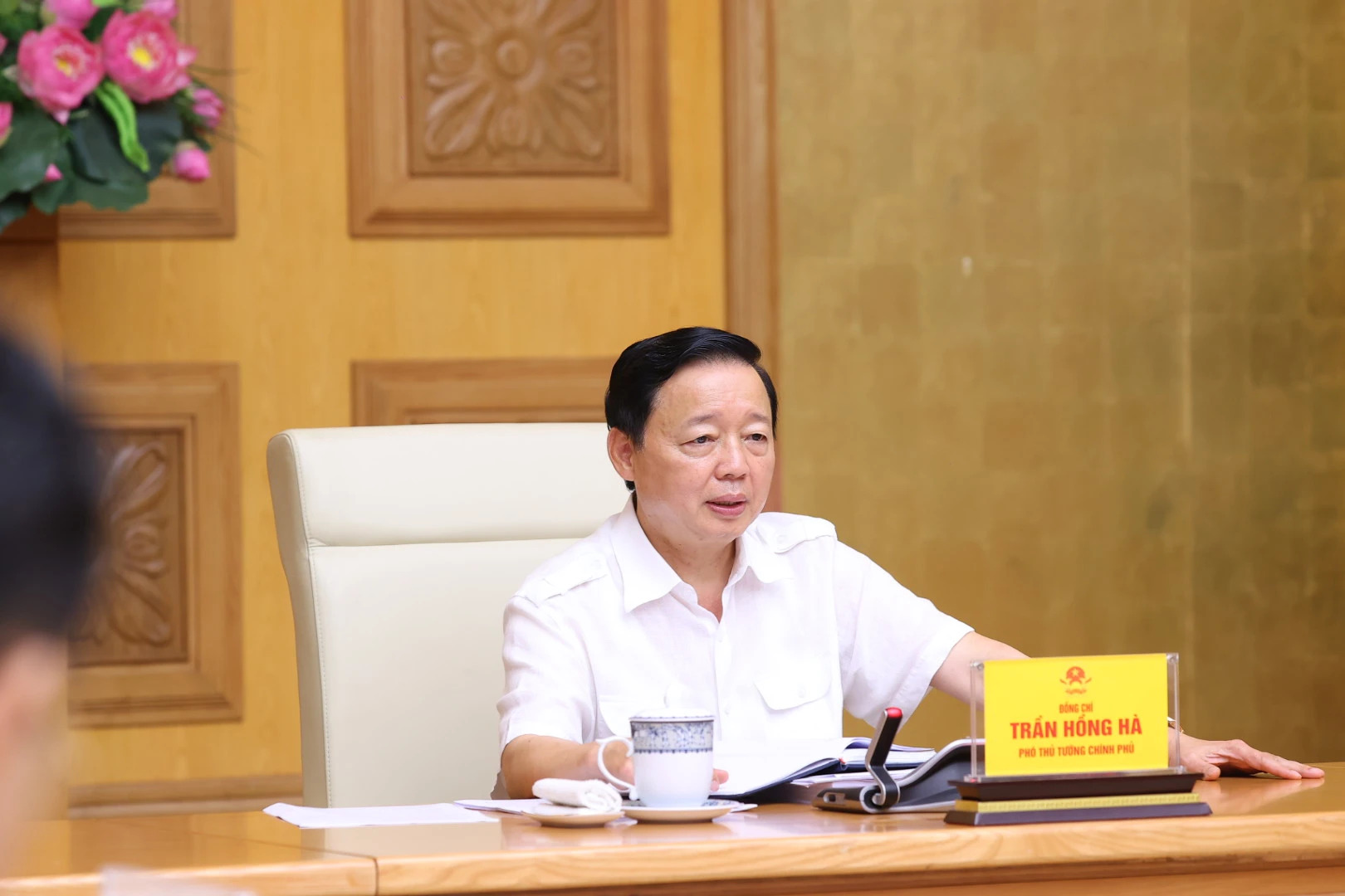 Phó Thủ tướng Trần Hồng Hà chủ trì cuộc họp cho ý kiến hoàn thiện dự thảo Nghị định quy định chi tiết một số điều của Luật Nhà ở, tổ chức sáng 13/6 (Nguồn: Báo Điện tử Chính phủ)
