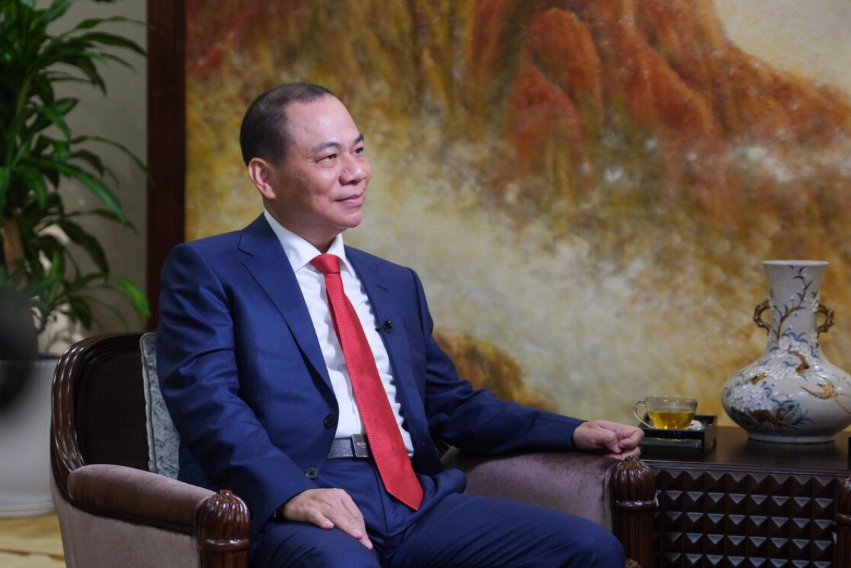 Ông chủ VinFast Phạm Nhật Vượng trả lời phỏng vấn ngày 12/6. (Ảnh: Linh Pham/Bloomberg).