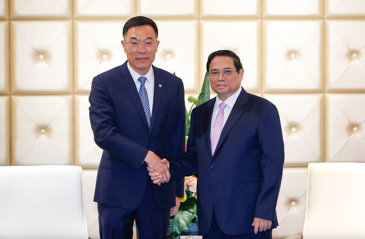 Thủ tướng Phạm Minh Chính và ông Tôn Vinh Khôn, Chủ tịch HĐQT CRR