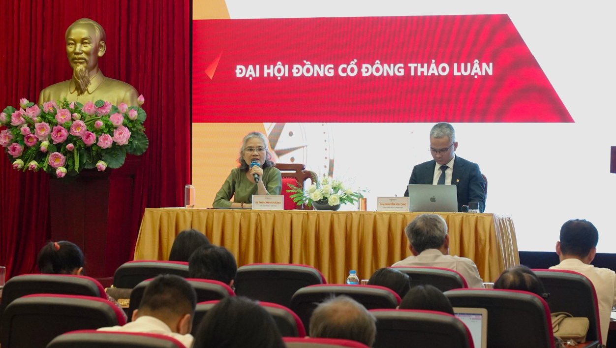 Bà Phạm Minh Hương - Chủ tịch HĐQT VNDirect trả lời chất vấn cổ đông tại AGM 2024 lần 2